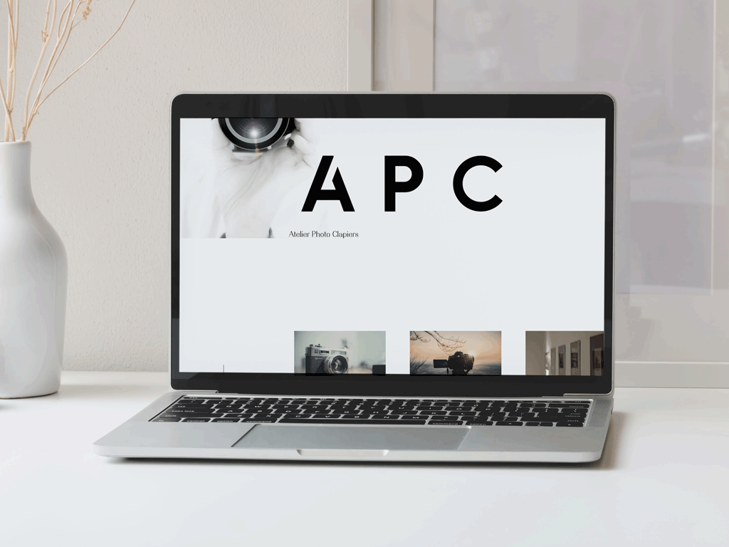 Aperçu du site web de l’Atelier Photo Clapiers affiché sur un ordinateur portable après sa refonte