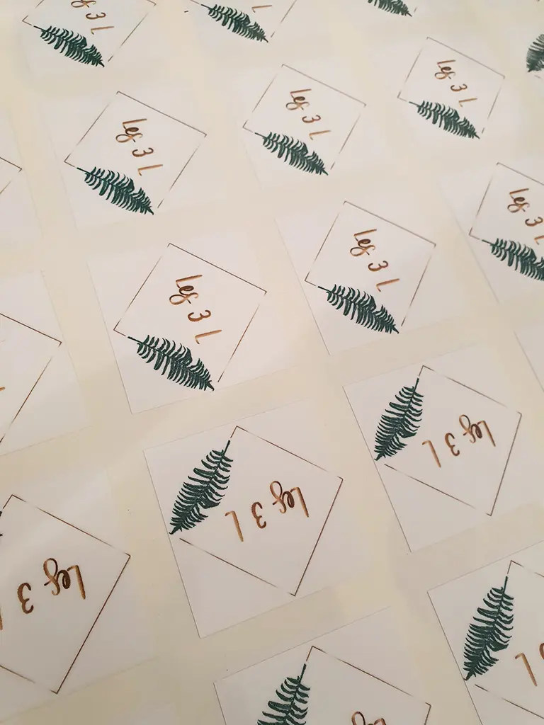 Planche de stickers imprimés avec le logo des 3 L, concept store de mode éthique et végane à Montpellier